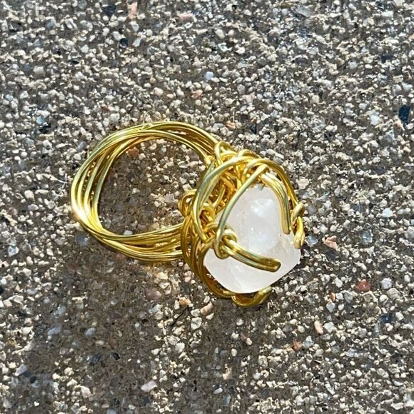 MILKY QUARTZ WIREWRAPPED GEMSTONE CHUNKY RING - Picture 4 of 4
